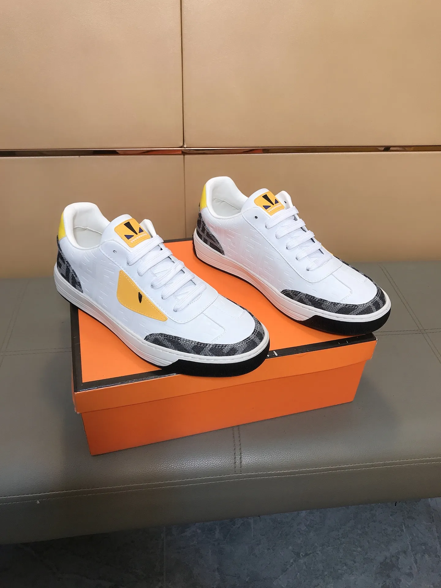 Ex-factory price 400 👟👟💎Fendi [Fendi] men's new high-top casual shoes are on the market 🔥The shoe body is made of brand-specific embossed leather, sheepskin lining, breathable and does not cover the feet! Fashionable casual shoes 🙈Non-slip and wear-resistant outsole👣 Standard size 38-44